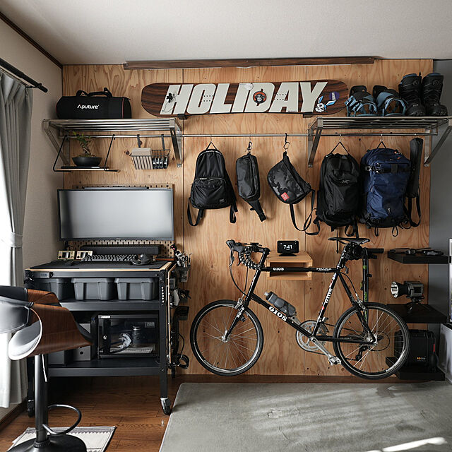 パイプ棚,パイプラック,自転車壁掛け,IKEA,一人暮らし,見せる収納,DIY,PCデスク,カバン収納,ガレージ風,On Walls Y.B.Oの部屋