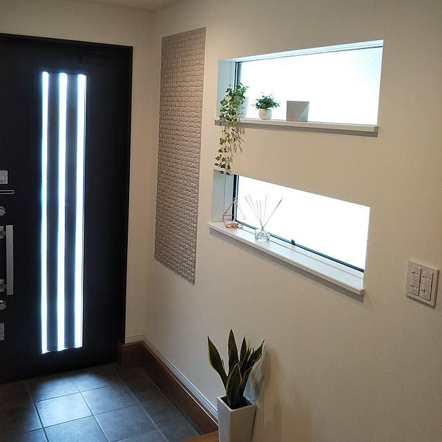 Entrance,LIXIL,シンプル,エコカラット,イベント参加,注文住宅,玄関ドア,Low-E複層ガラス,アルゴンガス入り高断熱,西日対策 orioriの部屋