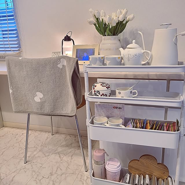 山善,山善くらしのeショップ,山善のトローリー,隙間トローリー,移動式棚,白いワゴン,磁石のつく素材,安っぽくない棚,ピンクの水筒,スタバ水筒,スタバタンブラー,ピンク,タンブラー,スタバ,水筒,Starbucks,Iittala,ペーパーナプキン,可愛いもの全乗せしてみました♡,4枚投稿,marimekko マグ,アイシーグレー,クッカ,ビヨルク,LUPICIA,SHINE mutyukingの部屋