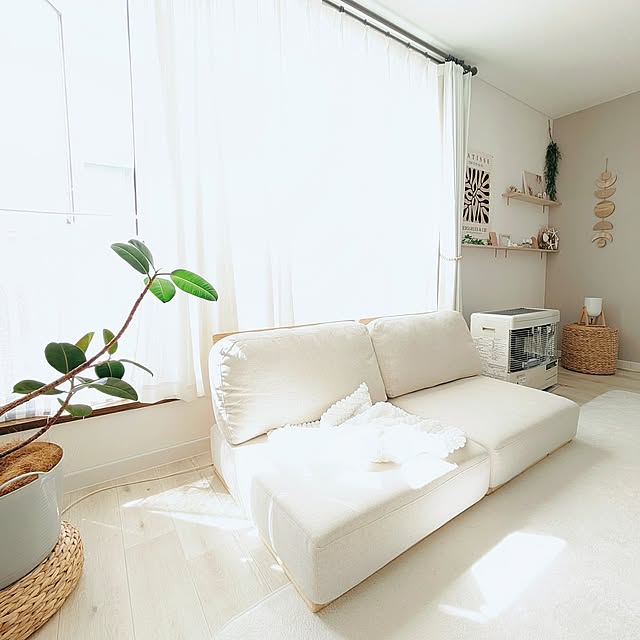 Lounge,買ってよかったもの,家具350,ソファ,ウッドフレームソファ,ナチュラル,シンプル,ホワイト×ウッド,ホワイトインテリア,ナチュラルインテリア,ローソファー,リコルド,海外インテリアに憧れる,ベージュインテリア,韓国インテリア,セルフリノベ,クッションフロアDIY SHI-Eの部屋