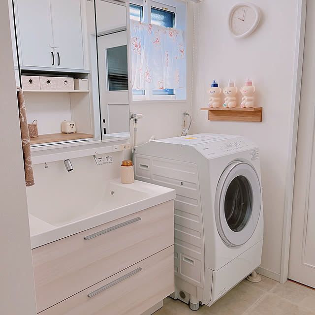 Bathroom,カフェカーテン,タオルかけ,タオルホルダー,タオルバー,タオル掛け,タオルハンガー,柔軟剤は気分によって買い替え,柔軟剤,柔軟剤ボトル,洗濯機上の棚,洗濯機周り,洗濯機,洗面所,一戸建て,いつもいいねありがとうございます♡,こどもと暮らす。,スッキリ暮らしたい,子どものいる暮らし,こどものいる暮らし,韓国インテリア,韓国インテリアに憧れる,韓国っぽ,脱衣所,LIXIL洗面台,LIXIL muuの部屋