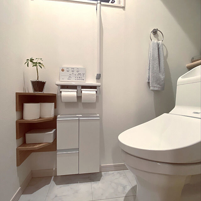 トイレの収納,植物のある暮らし,シンプルインテリア,無印良品 壁に付けられる家具,Bathroom takeboo3の部屋