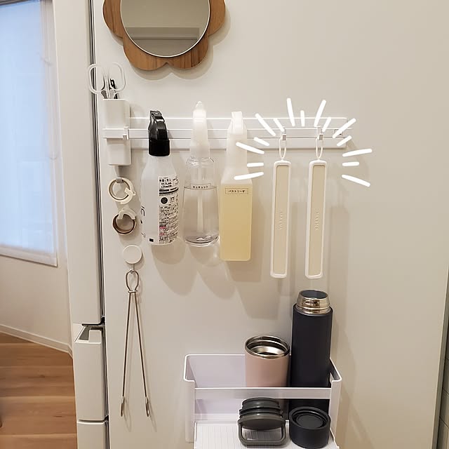 Kitchen,買ってよかったもの,マーナ,ボトル乾燥スティック,珪藻土,水筒置き場,水筒収納,冷蔵庫横,ひっかけ収納,ダイソーのお花のミラー,白が好き♡ annyaの部屋