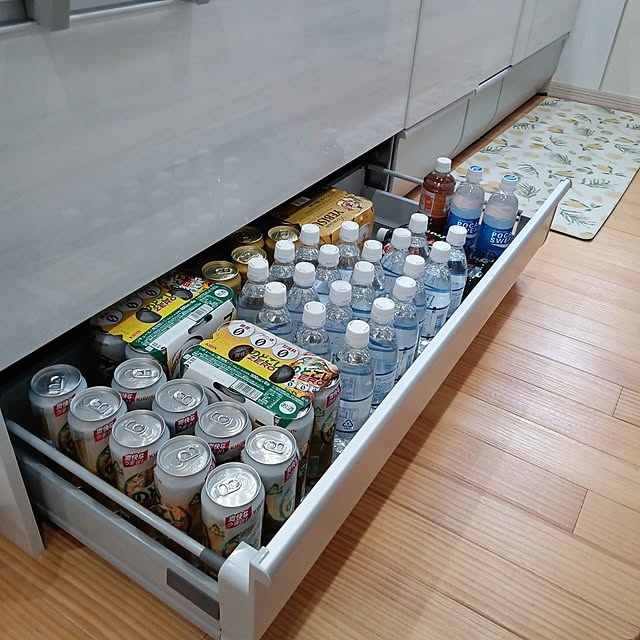 Kitchen,食材ストック,ビール収納,炭酸水,炭酸水収納,クリナップキッチン,ペットボトル収納 lomane124の部屋