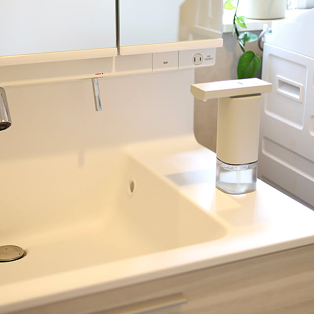 Bathroom,ハンドソープ,シンプルインテリア,LIXIL洗面台,洗面台,±0ディスペンサー,オートディスペンサー,プラスマイナスゼロ,この春、買ってよかったもの,北欧,モダン,シンプル,北欧インテリア,コメントお気遣いなく♡,ナチュラル,洗面所,ナチュラルインテリア,タッチレス水栓,LIXIL tomoccoの部屋