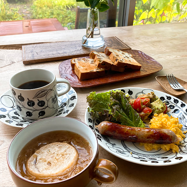 白山陶器,クチポール,テーブルコーディネート,朝食,アラビア,北欧食器,ブラックパラティッシ,一人暮らし,北欧,グリーンのある暮らし,Kitchen mangomilkの部屋