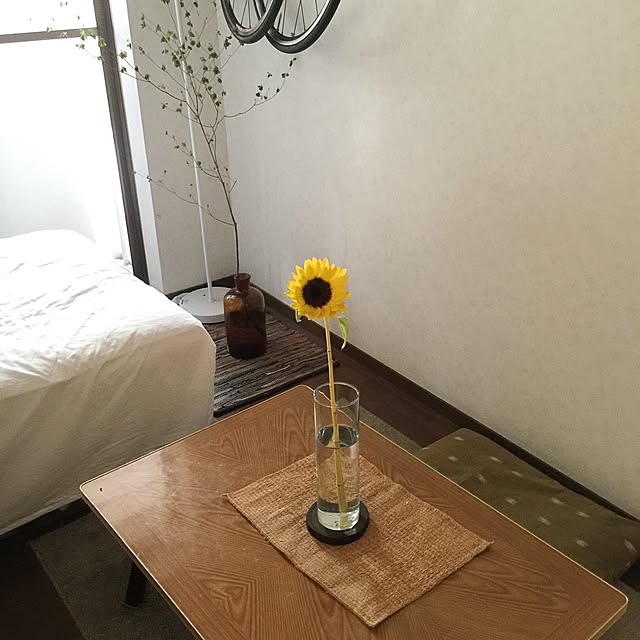 Lounge,向日葵,ひまわり,ドウダンツツジ,IKEA,小泉硝子製作所,CYLINDER,シリンダー ht6030の部屋