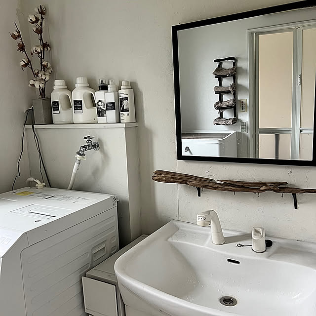Bathroom,洗面所のインテリア,DIY,シンプル,シンプルモダン,日常の風景,海外風インテリア,シンプルライフ,海外インテリア,輸入住宅,シンプルが好き,シンプルインテリア,流木インテリア,いいね&フォローありがとうございます☆,子供のいる暮らし,余計なものは置かない,流木DIY linaの部屋