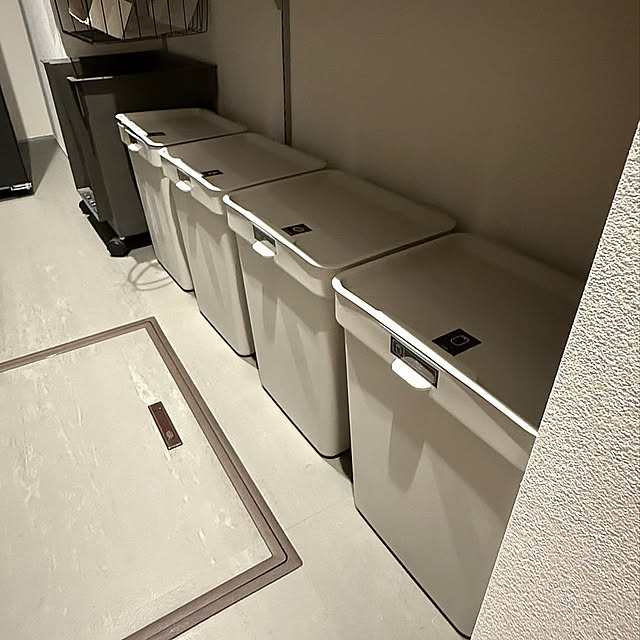 Kitchen,自動開閉式ゴミ箱,自動開閉センサーゴミ箱,自動開閉ゴミ箱,電動ゴミ箱,IKEA,tower(タワー),tower,towerシリーズ,ゴミ分別,ゴミ箱,テプラMARK,テプラでわかりやすく,テプラで整理整頓,テプラ,テプラでラベリング,キッチンのゴミ箱 della_homeの部屋