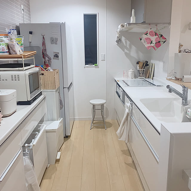 Kitchen,マンシッカ,冷蔵庫,シエラS,リクシルキッチン,ニトリ,一軒家,マイホーム,折下げ天井,IKEA,身の丈ハウス,壁,アクセントクロス,marimekko,100均アイテム,100均,山崎実業,towerシリーズ,STAN. nappu_uの部屋