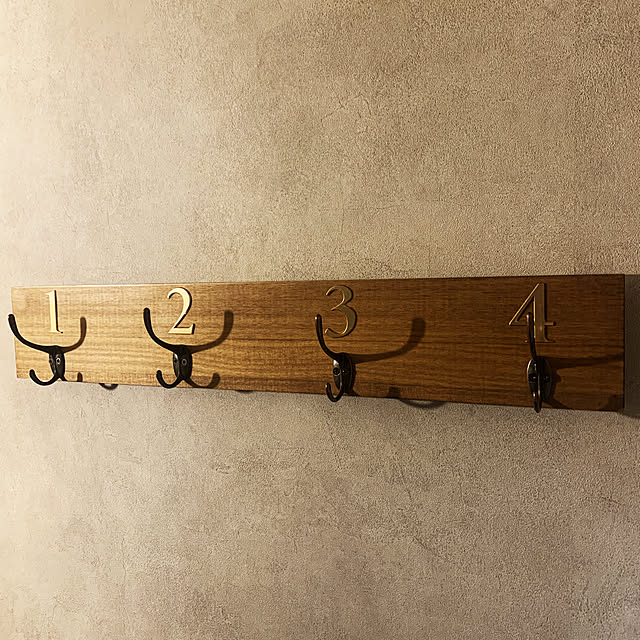 セリアのフック,セリア,長押レールブラケット,長押レール,切数字,切文字,真鍮,creema,On Walls,コンクリート壁紙,LV3225,リリカラ,ハンガーフックDIY keiの部屋