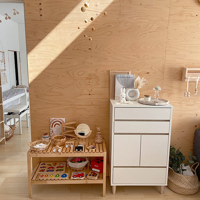 収納やディスプレイにも大活躍♪IKEAのベンチ「MOLGER」活用実例 収納やディスプレイにも大活躍♪IKEAのベンチ「MOLGER」活用実例
