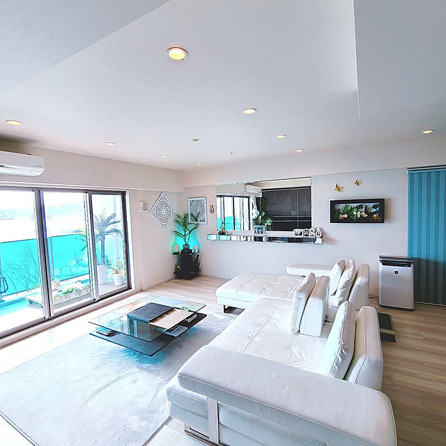 Lounge,ソファ,いいね、フォロー本当に感謝デス☺︎,リゾートスタイル,フィリップスHue,ライトバー,アルモニア yuchanの部屋