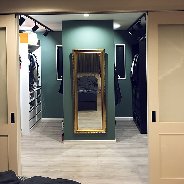 Bedroom,IKEA,ウォークインクローゼット,PAX,たくさんのいいねに感謝です！ ,IKEAのワードローブ,RoomClip mag 掲載,キャリーのクローゼット,壁紙の色がお気に入り,服が多い！,クローゼットと服が釣り合わない⁉︎ Ryosukeの部屋