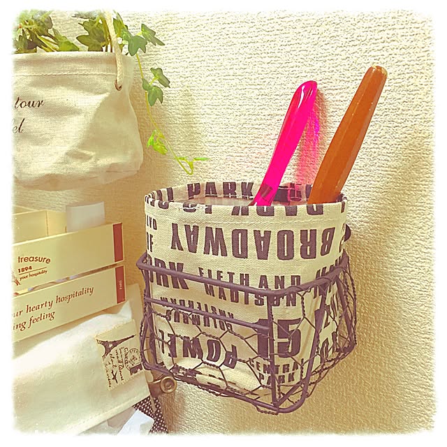 Bathroom,ヘアアクセ,ブラシケース,英字,男前インテリア,ワイヤーカゴ,シンプルナチュラル,100均,レオパレス21,レオパレス,セリア,収納,収納アイデア,アンティーク風 charinの部屋
