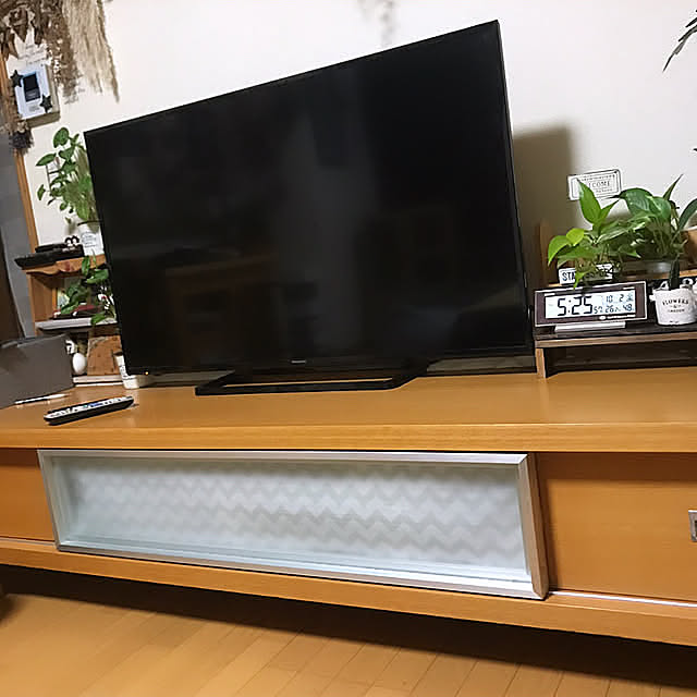 テレビ台,テレビボード,roomclipの出会いに感謝♪,子猫と暮らす❤,ねこのいる日常,いいね、フォロー本当に感謝です♡,花のある暮らし,グリーンのある暮らし,ドライフラワーのある暮らし,Lounge,食器棚シート,セリア Akiの部屋