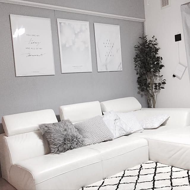 On Walls,ベニワレン風,ニトリのフェイクグリーン,H&M HOME,アクセントクロス,狭いスペースを生かしたい,モノトーン,白黒グレー,モノトーン好き,モノトーンインテリア,グレー好き,壁紙DIY,海外インテリアに憧れる,ポスター,北欧インテリア,北欧雑貨,壁紙屋本舗 YukIの部屋