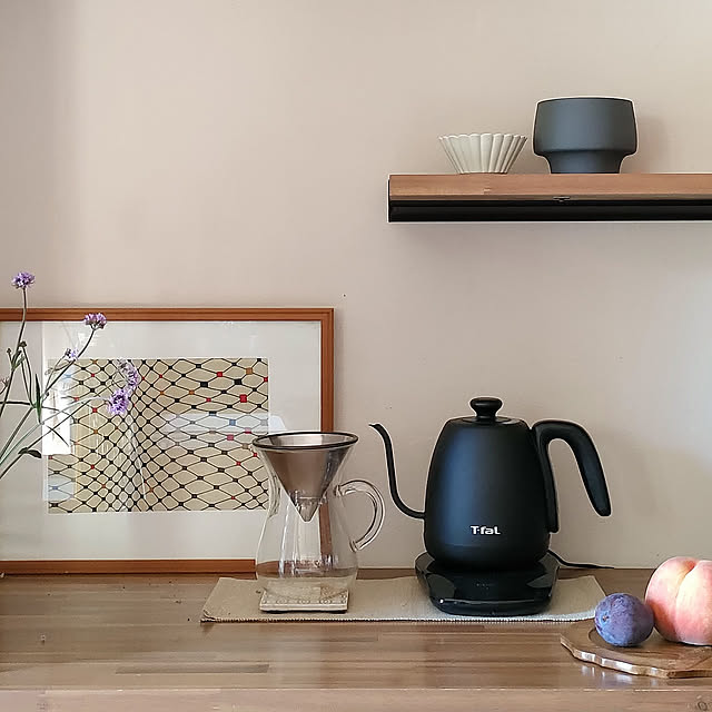 Kitchen,電気ケトル,おうちカフェ,ティファール,温度コントロールタイプ,2022.9.25,珪藻土の壁,ふるいものが好き,庭の草花,お付き合い下さりありがとうございます,コメントお気遣いなく,モニターpic③,三尺バーベナ,カフェコントロール1.0L,いつもの棚,はぎれ,着物生地 hana-の部屋