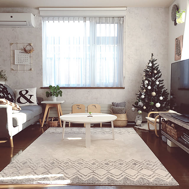 Lounge,IKEA,テレビ台DIY,ニトリのサイドテーブル,ニトリのラグ,北欧,ニトリ,クリスマスディスプレイ,模様替え,ニトリのソファー,ニトリのクッション,ニトリのブランケット Yayoiの部屋