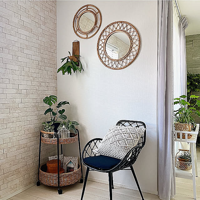 Kitchen,観葉植物のある部屋,観葉植物のある暮らし,観葉植物,LIXILエコカラット,アジア工房,鏡,ミラー壁掛け,ミラー,IKEA,ダイニング,壁飾り,建売住宅,フォローすごく嬉しいです♡,いいね、いつもありがとうございます♡,いつも見てくださって、感謝です♡,建売住宅でも自分らしく,建売だけど心地よく,エコカラット,ラタンチェア,LIXIL cotoriの部屋