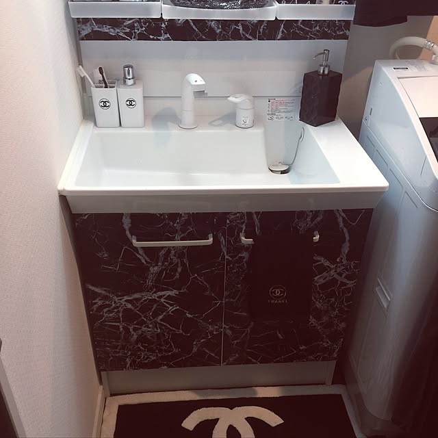 Bathroom,ブラックインテリア,CHANEL,シャネル部屋,ノベルティー,一人暮らし,リメイクシート,DIY,シャネル,モノトーン,ダイソー,賃貸でも楽しく♪,雑貨,モノトーン 白黒,単身赴任,100均,ハンドメイド akiの部屋