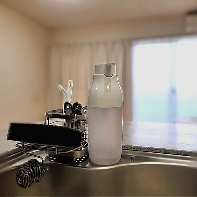 Kitchen,スポンジ置き場,フック,浮かす収納,オカ,ディスペンサー,ボトルラック,吊り下げ収納,サンサンスポンジ,箸立て,石鹸置き,石鹸ホルダー,シンク周り,シンク掃除,ダイソー,ピンチ zmr.lの部屋