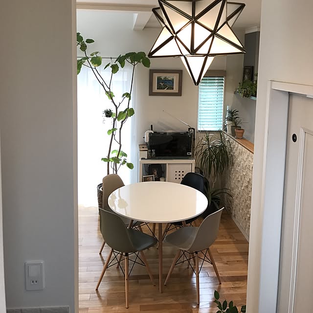 イームズチェア,アンティーク,カフェ風,DIY,星型,ペンダントライト,エトワール,Kitchen,ヘザーブラウン,IKEA,ニトリ,観葉植物,キッチンタイル,ナチュラルモダン,モダンデコ,ニトリダイニングテーブル 2winkle-starの部屋