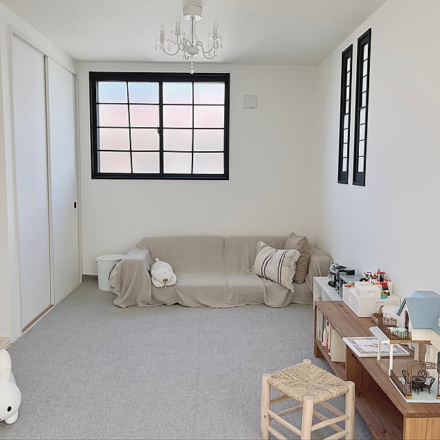 こどもと暮らす,子供のいる暮らし,格子窓DIY,格子窓,窓枠DIY,before画像,before→after,クッションフロア,クッションフロアDIY,和室改造,リビング横の和室,和室を洋室に,和室リメイク,北欧インテリア,すっきり暮らしたい,建売り一戸建て,ラグ,建売住宅でも快適生活,キッズスペース(和室),Overview ____s.cnの部屋