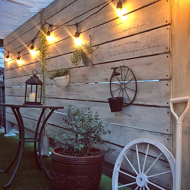 On Walls,ストリングライト,ウッドフェンス,DIY,アウトドアインテリア,カフェ風,おうちカフェ,海外インテリアに憧れる,アイアン,リクシル,シャビーシック,ペンキ塗り,楽天で買ったもの melodyの部屋