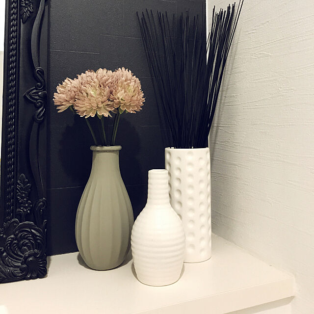 ダイソーの花瓶が優秀 プチプラでフラワーベースを楽しむ Roomclip Mag 暮らしとインテリアのwebマガジン