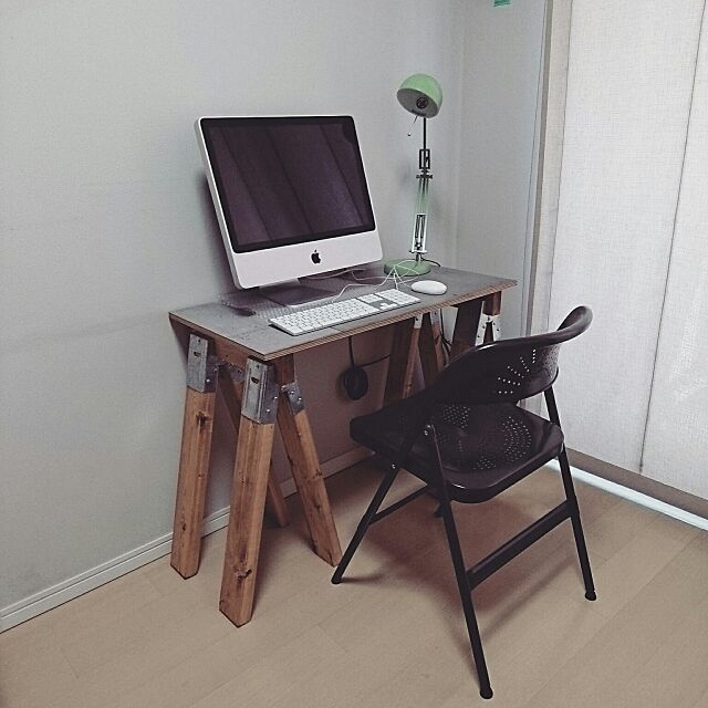 My Desk,ワルパ,壁紙,DIY,ソーホースブラケット cafe-plageの部屋