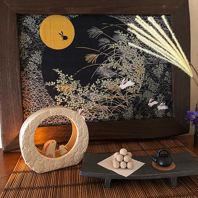 お月見ディスプレイ,お月見団子,ダイソー木粉粘土,ウサギの置物,花瓶,急須箸置き,すすきフェイク,小風呂敷を額に入れて,手ぬぐい額,季節を感じる暮らし,季節を楽しむ暮らし,On Walls,秋,十五夜,お月見 ikubooの部屋