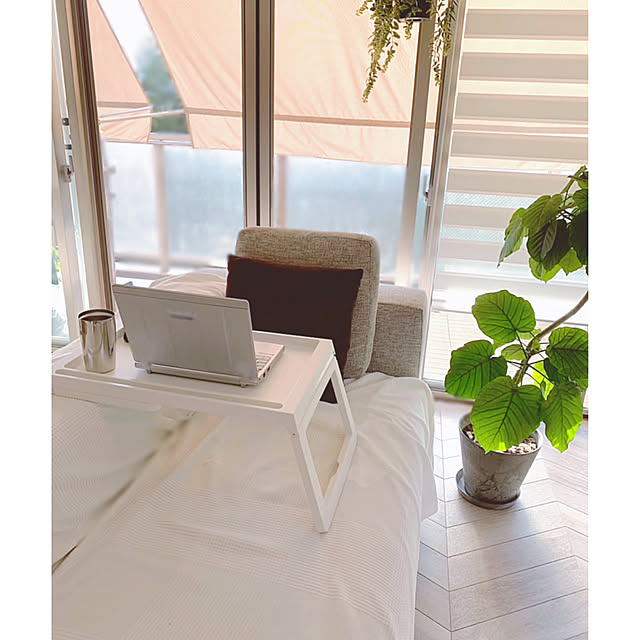 オーニング,クリプスク,ワークスペース,サンシェード,ウンベラータ,ベッドトレイ,IKEA,マンションインテリア,ベランダ,北欧,マンション,シェブロンウッド,フロアタイル,ヘリンボーン,調光ロールスクリーン,フレンチヘリンボーン,Lounge sanuの部屋