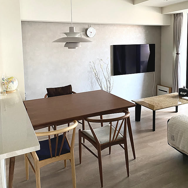 シンプルインテリア,Lounge,ダイニング,ダイニングテーブル,ダイニングセット,角部屋,3LDK,マイホーム,分譲マンション,新築マンション,ふたり暮らし,マイホーム記録,一番好きな場所,マンション購入,単身赴任暮らし,共働き夫婦,3LDKマンション,Panasonic,ウォールフィットテレビ,ペンダントライト,ルイスポールセン,Louis Poulsen,PH5 waraの部屋