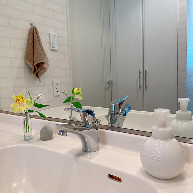 洗面所,泡タイプ,ハンドソープボトル,ハンドソープ,ソープディスペンサー,Bathroom biroballonneの部屋