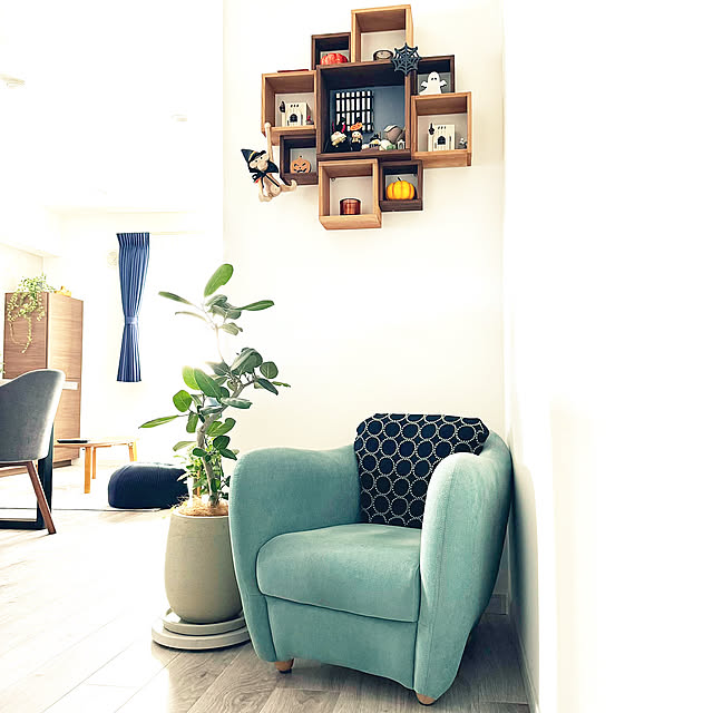 Lounge,ハロウィン,IDEE,フィカスベンガレンシス,RCの出会いに感謝♡,イベント参加,すっきり暮らす,マンション暮らし,観葉植物のある暮らし,ミニプーフ,ミニミラーアームチェア,見て頂きありがとうございます,ミナペルホネンタンバリン,好きなインテリアブランド,IDEE BOTANIQUE haru29の部屋