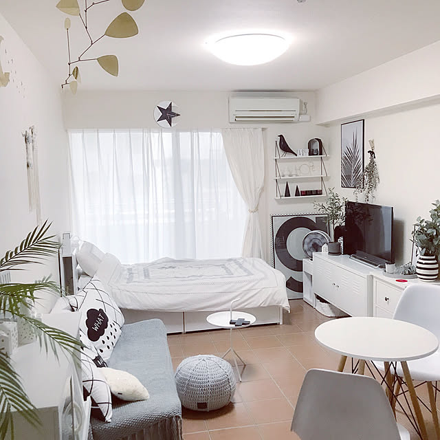 playtype,IKEA PS キャビネット,イームズチェアリプロダクト,プフ,モノトーン,手編みプフ,HAY DLM,Les petits bohemes,モビール,Overview itoppの部屋