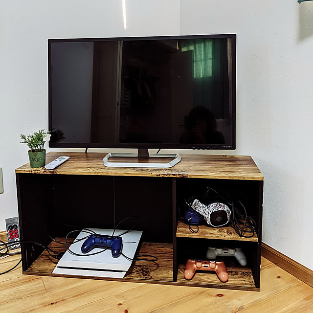 My Shelf,テレビ台,テレビボード,テレビ台DIY,DIY,手作り,リメイクシート,100均,ダイソー,テレビボードDIY,カラーボックス,男前風,ペンキ gina-loveの部屋