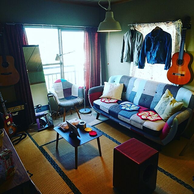 Overview,奥さんの部屋,和室,六畳,たたみ,ギター,パッチワークソファー,カホン fu-chanの部屋