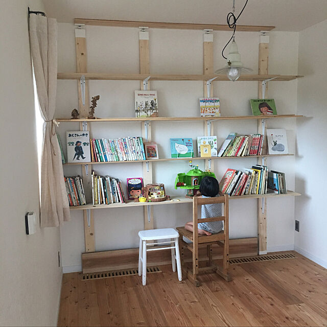 My Shelf,RoomClipドラマ化,本棚DIY,照明好き,本が好き,ラブリコ,こどものいる暮らし,無垢床,リネンカーテン chakaの部屋
