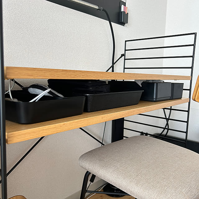 My Desk,リセノ机,リセノインテリア,KANADEMONOのある暮らし,男の子の部屋,子供部屋男の子,100均インテリア,100均アイテム,文房具収納,賃貸,Daiso,ていねいな暮らし,プチプラアイテム,ブラック収納,賃貸でも整う暮らし,統一感,ティッシュケース nee_roomの部屋