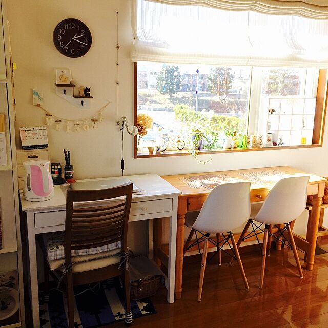 My Desk,イームズチェア,サンキャッチャー,私の部屋,ガラス瓶,植物,セリア,つくえ TOMOBINの部屋