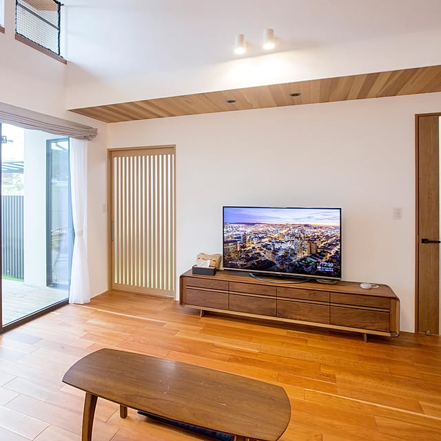 北欧ナチュラル,北欧,ロフトのある家,ロフト,勾配天井,平屋の家,平屋暮らし,平屋,和室,カリモク,テレビボード,リビングインテリア,北欧インテリア,床暖房,ウッドデッキのある暮らし,ウッドデッキ,リビング収納,Lounge i_am_suzuの部屋
