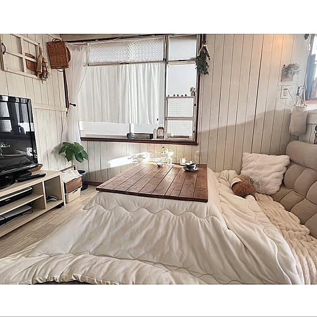 Overview,窓辺のインテリア,うつわ,愛犬,ニトリの座椅子,こたつ,冬, DIY,窓枠棚DIY rookuの部屋