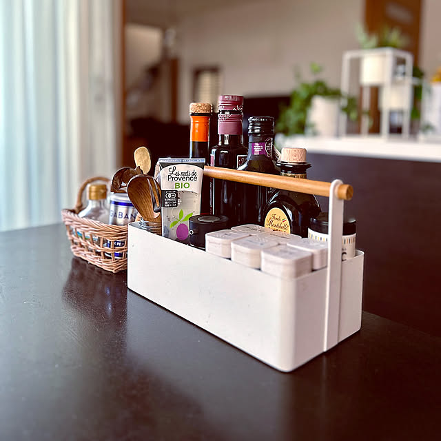 Kitchen,スパイスボトル,タワー tower,詰替容器,詰替ボトル,かご収納,調味料収納,心地よい暮らし,暮らしを整える sacchiの部屋