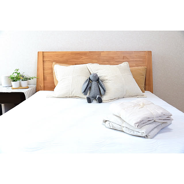 Bedroom,春の模様替え,木製ベッドフレーム,FlexiSpot,flexispotのある暮らし,KanaBed,観葉植物,ナチュラル,寝室,ナチュラルインテリア,木製雑貨,ベットルーム,春,新生活,ベッドフレーム,セミダブルベッド,ドッグトイ,北欧風雑貨,寝室インテリア,楽天roomに載せてます,7畳寝室,7.5畳寝室,ヘッドボード付きベッド,模様替え rinoの部屋