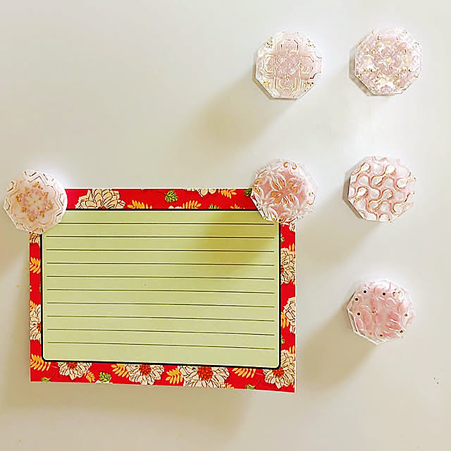 On Walls,セリア立体シールとマグネット,10分でできる mukkuの部屋