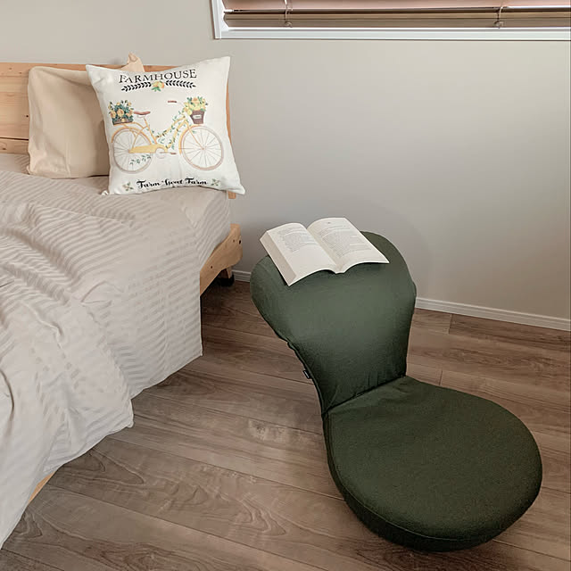 炭八,ストレッチ,読書,RoomClipショッピング,座椅子,ストレッチチェア,アンドメディカル,子供部屋女の子,チェア,くつろぎ空間,子供部屋,中学生女の子部屋,子供部屋の一角,Bedroom,カーキ×ベージュ,カーキ,美姿勢,勉強部屋,気分転換,姿勢改善,クッションカバー,調湿,クッション,炭八入りクッション,防臭 Dublingoの部屋