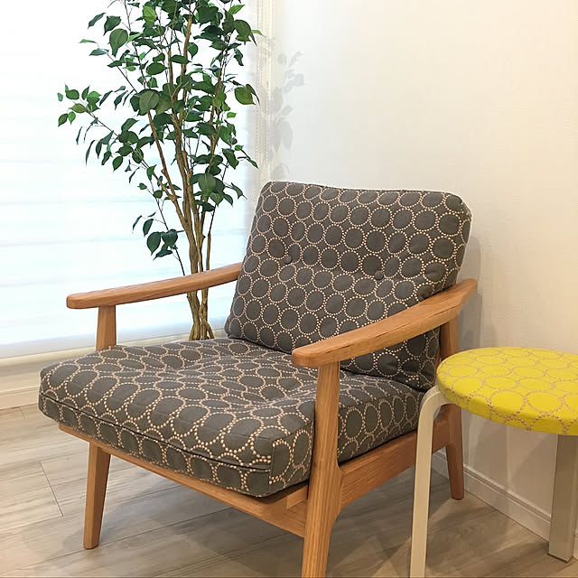 立川ブラインドデュオレ,フィカス,フェイクグリーン,ニトリ,アルテック スツール60,ソファー,マルニ木工,ミナペルホネン タンバリン,ミナペルホネン,お気に入り,北欧,チェスナットの床,Lounge sh..の部屋