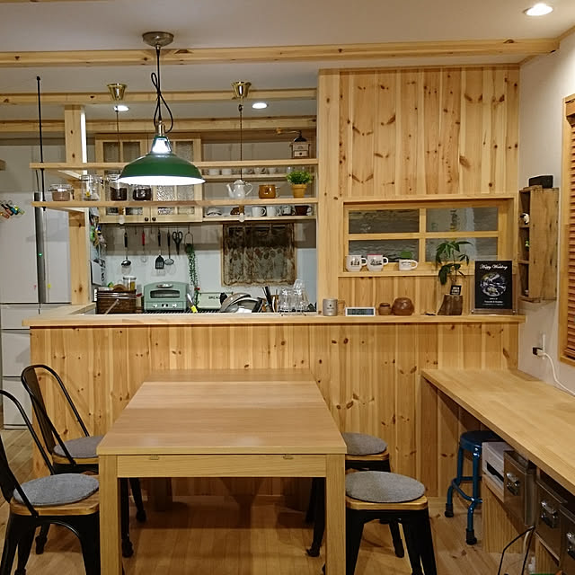 ナチュラル,キッチンカウンター,IKEA,ダイニング,ダイニングテーブル,カウンター,ペンダントライト,無垢材,パイン材,窓,アラジントースター,梁が好き,無印良品,北欧インテリア,北欧ナチュラル,北欧好き,アンティークの箱,アンティーク,ダウンライト,salut!,Snowpeak,KINTO,造作カウンター,nico and...,イケア,ナチュラルインテリア,カフェ風を目指して,My Desk tyssの部屋